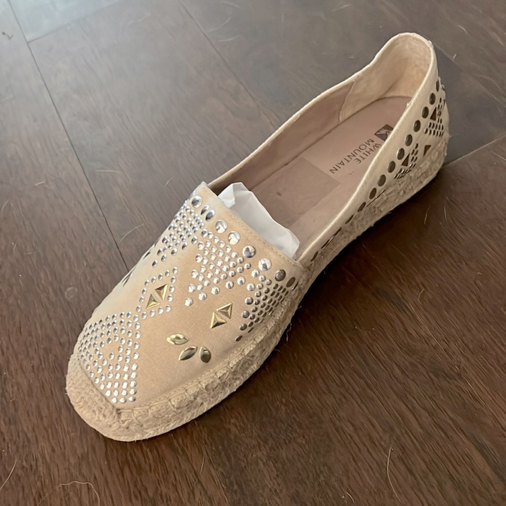 White Mountain canvas tan espadrilles shoes Sz 7 M very gently loved